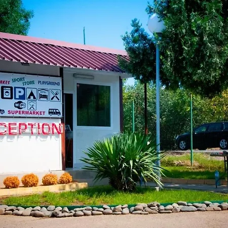 Caravan Kamp alanı *